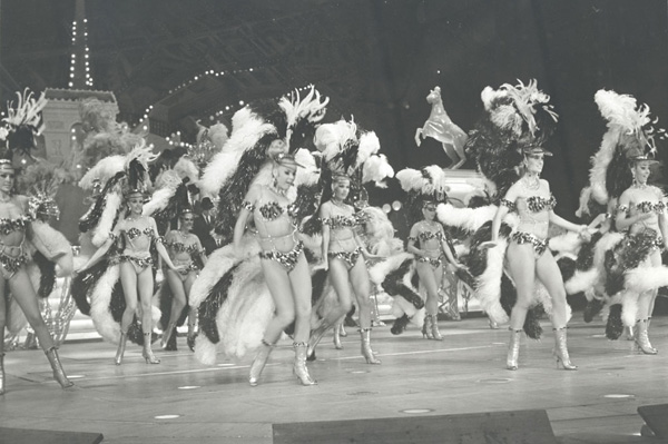 Vera dances among others at the Folies 